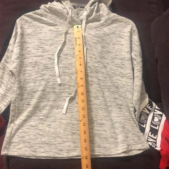 No boundaries-M (7-9 )-love hoodie crop top - Picture 11 of 12